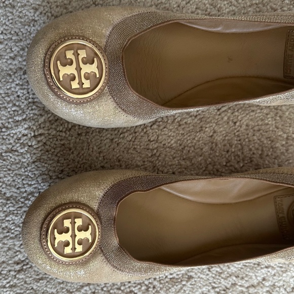Tory Burch Metallic Gold Elastic Slip on Caroline Ballet Flats 9M - Picture 7 of 10